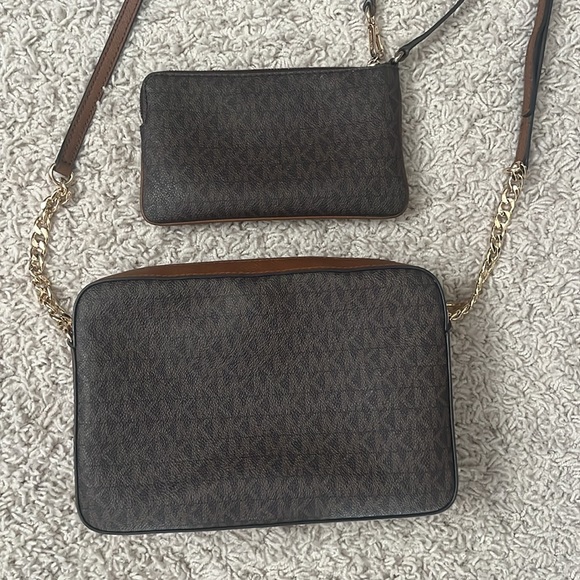 MICHAEL KORS Jet Set Large Logo Crossbody Bag & Wristlet Set in Brown w/ MK Logo - Picture 3 of 16